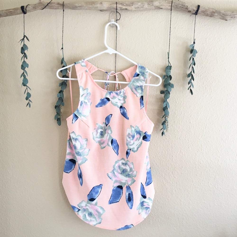 NWT✨ re:named crisscross back top